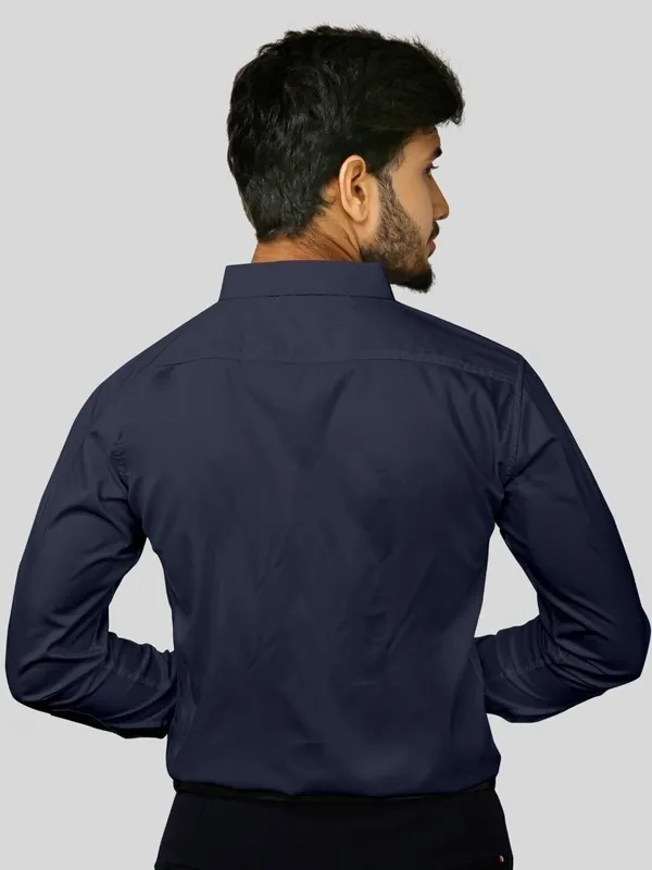Men_Solid_Casual_Blue_Shirt