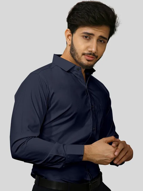 Men_Solid_Casual_Blue_Shirt