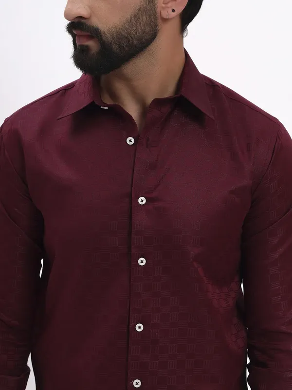 Men_Checkered_Formal_Maroon_Shirt
