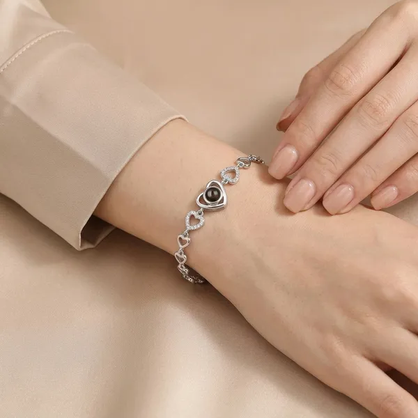 Silver_Heart_Chain_Bracelet_With_Black_Pearl_Centerpiece