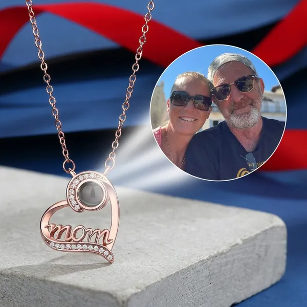 Rose_Gold_Mom_Heart_Projection_Necklace_With_Photo_Insert