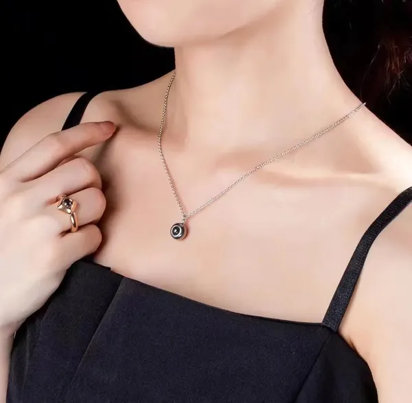 Silver_Chain_Necklace_With_Black_Stone_Pendant_For_Women