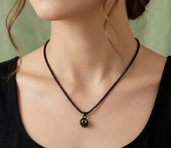 Black_Projection_Photo_Pendant_Necklace_With_Chain