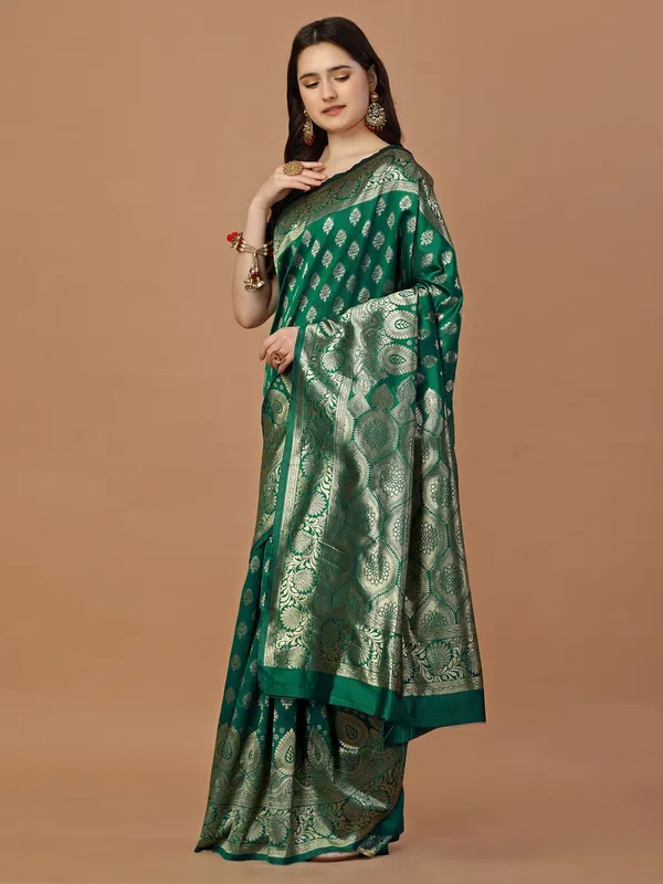 Leelavati_Self_Design_Kanjivaram_Pure_Silk_Jacquard_Saree_Green