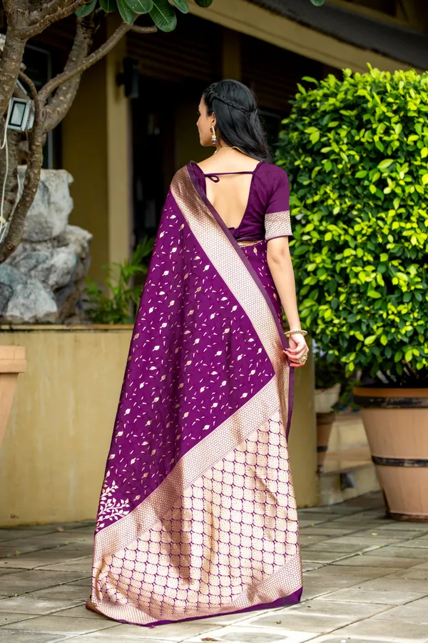 Leelavati_Woven_Kanjivaram_Pure_Silk_Jacquard_Saree_Magenta