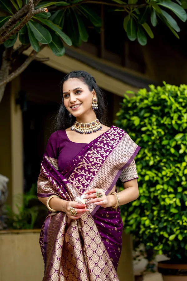 Leelavati_Woven_Kanjivaram_Pure_Silk_Jacquard_Saree_Magenta