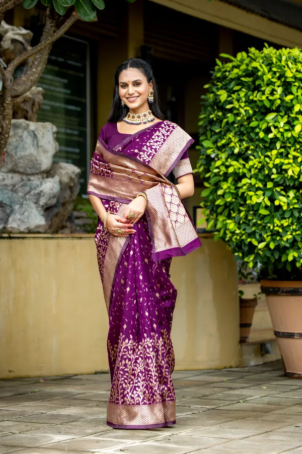Leelavati_Woven_Kanjivaram_Pure_Silk_Jacquard_Saree_Magenta