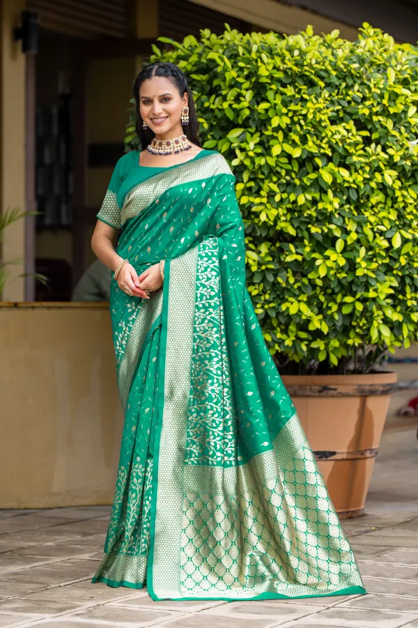 Leelavati_Woven_Kanjivaram_Pure_Silk_Jacquard_Saree_Light_Green_And_Silver