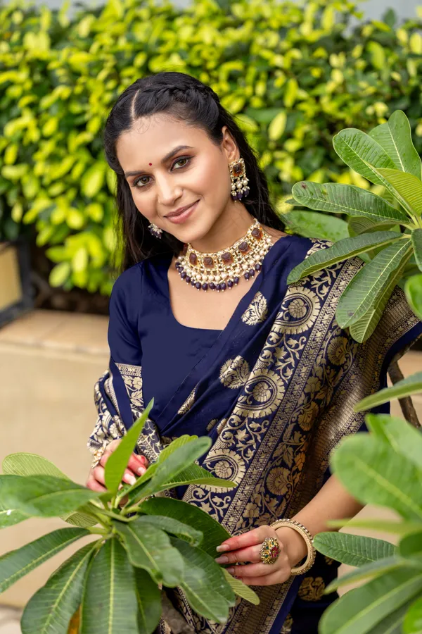 Leelavati_Woven_Kanjivaram_Pure_Silk_Jacquard_Saree_Dark_Blue_Blue_Silver