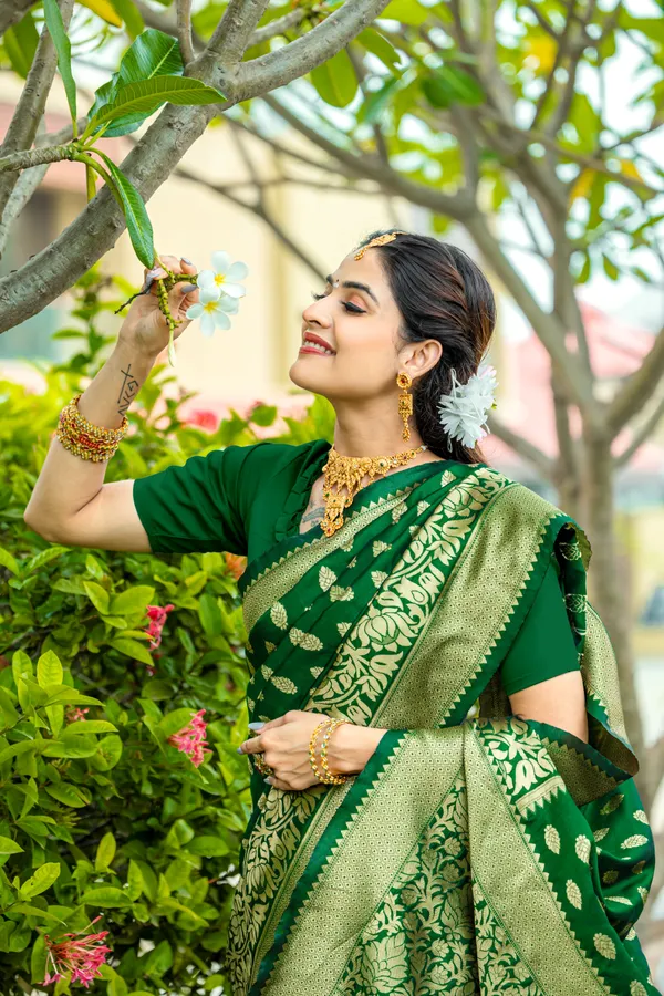 Leelavati_Woven_Self_Design_Kanjivaram_Pure_Silk_Jacquard_Saree_Green