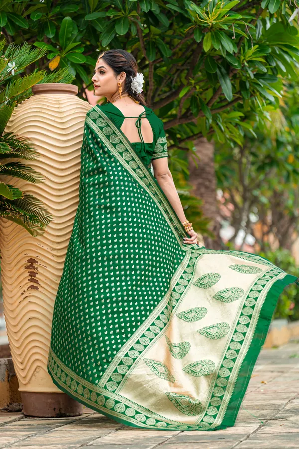 Leelavati_Woven_Self_Design_Kanjivaram_Pure_Silk_Jacquard_Saree_Green