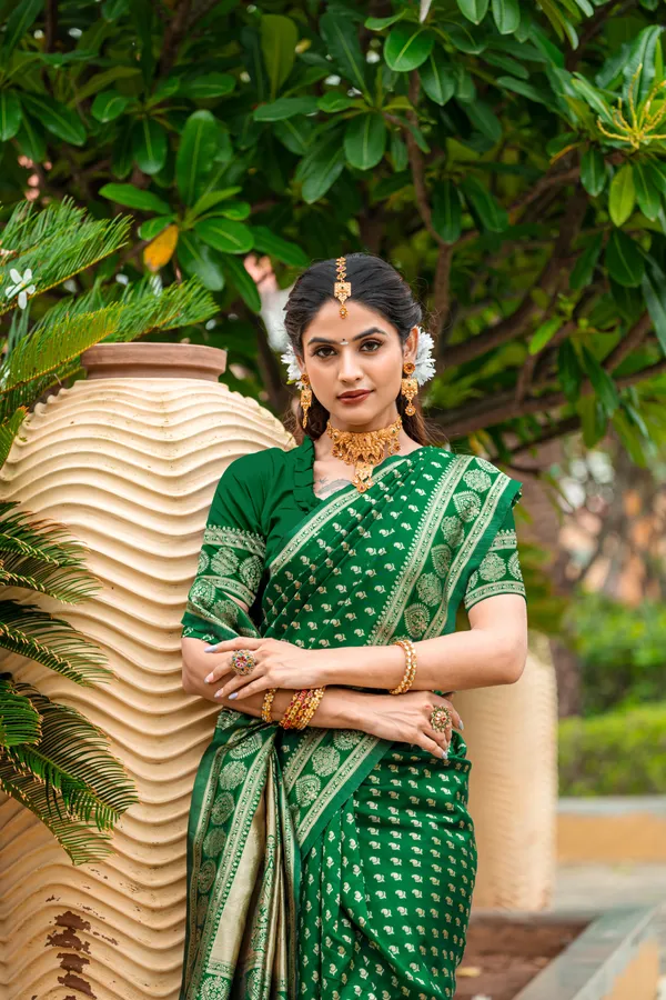 Leelavati_Woven_Self_Design_Kanjivaram_Pure_Silk_Jacquard_Saree_Green