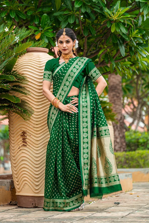 Leelavati_Woven_Self_Design_Kanjivaram_Pure_Silk_Jacquard_Saree_Green
