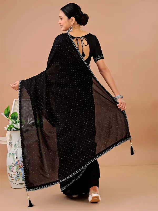 Leelavati_Embellished_Banarasi_Organza_Saree_Black