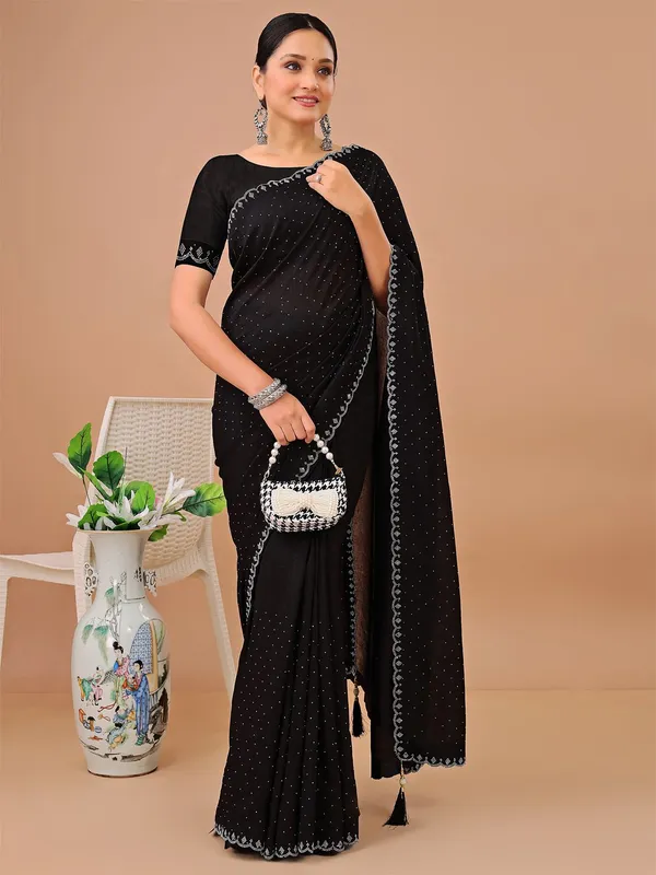 Leelavati_Embellished_Banarasi_Organza_Saree_Black