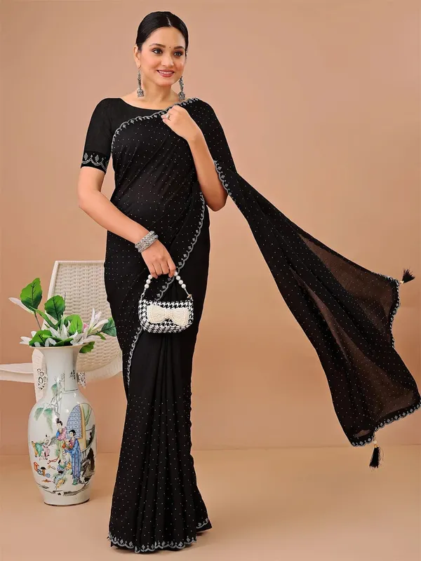 Leelavati_Embellished_Kanjivaram_Silk_Blend_Saree_Black