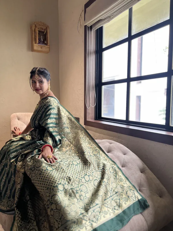 Leelavati_Woven_Self_Design_Kanjivaram_Silk_Jacquard_Saree_Dark_Green