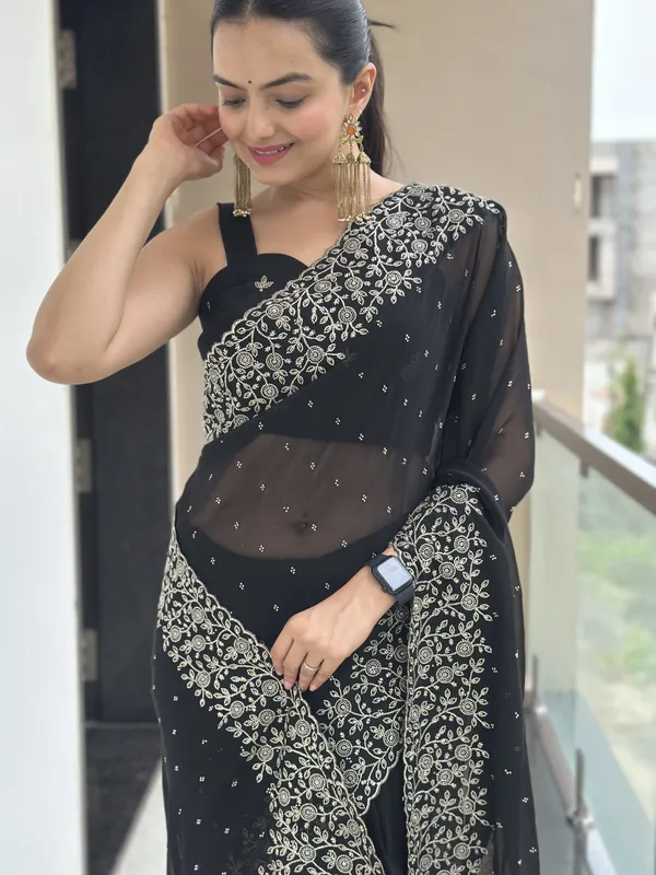 Leelavati_Embroidered_Embellished_Bollywood_Georgette_Saree_Black