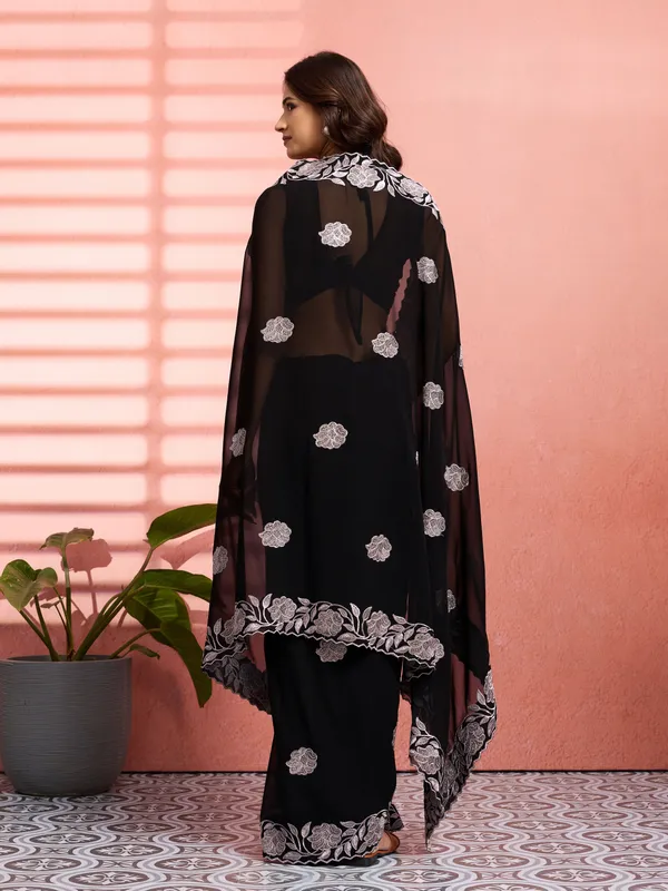 Leelavati_Embellished_Embroidered_Bollywood_Chiffon_Saree_Black