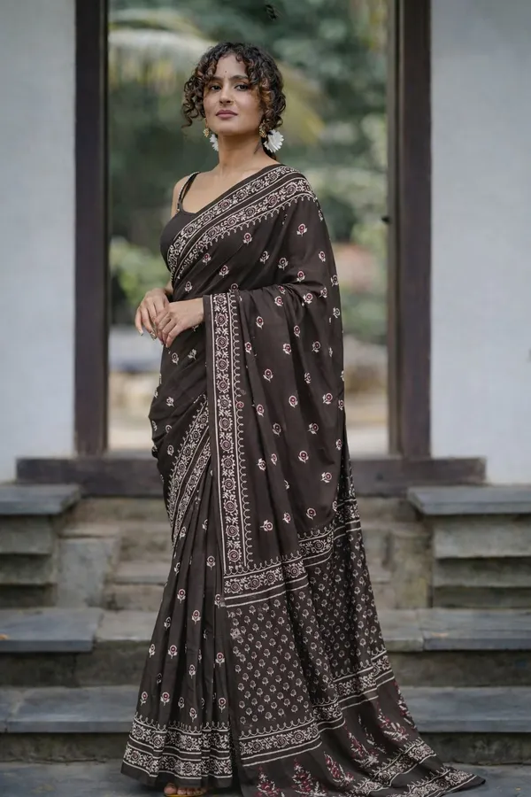 Leelavati_Printed_Floral_Print_Geometric_Print_Blocked_Printed_Daily_Wear_Pure_Cotton_Saree_Grey