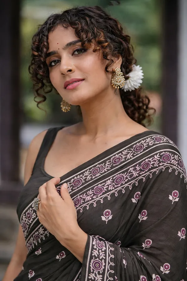 Leelavati_Printed_Floral_Print_Geometric_Print_Blocked_Printed_Daily_Wear_Pure_Cotton_Saree_Grey