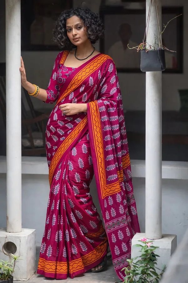Leelavati_Printed_Floral_Print_Geometric_Print_Blocked_Printed_Daily_Wear_Pure_Cotton_Saree_Pink