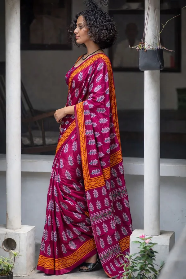 Leelavati_Printed_Floral_Print_Geometric_Print_Blocked_Printed_Daily_Wear_Pure_Cotton_Saree_Pink
