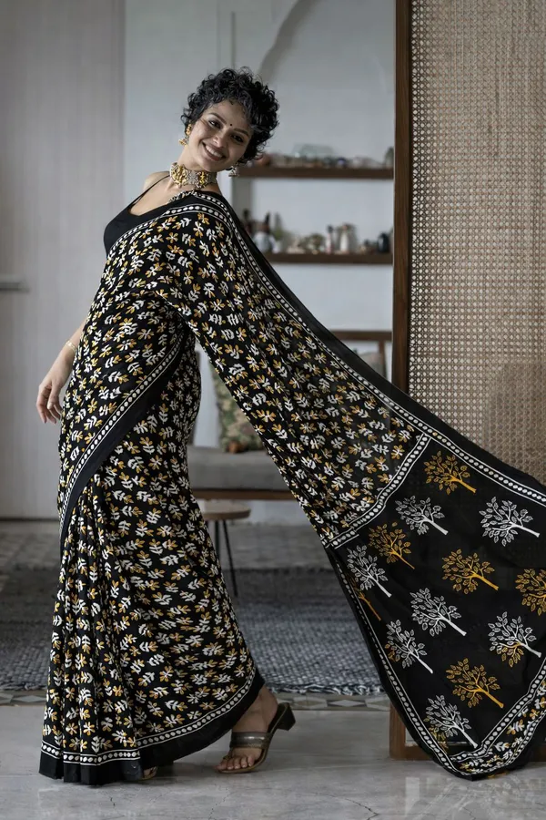 Leelavati_Printed_Floral_Print_Geometric_Print_Blocked_Printed_Daily_Wear_Pure_Cotton_Saree_Black