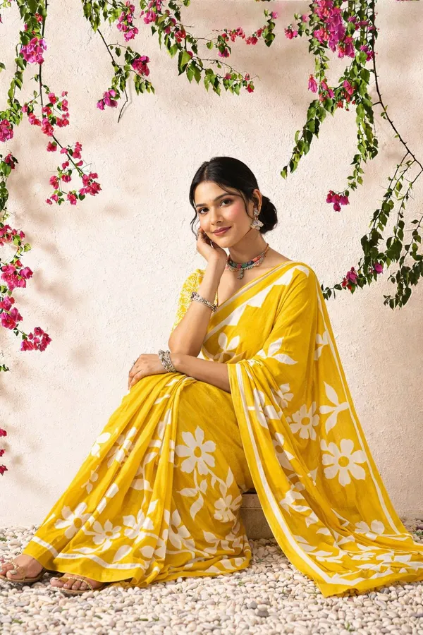 Leelavati_Printed_Floral_Print_Geometric_Print_Blocked_Printed_Daily_Wear_Pure_Cotton_Saree_Gold_And_Yellow