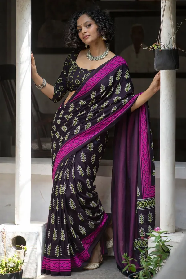 Leelavati_Printed_Floral_Print_Geometric_Print_Blocked_Printed_Daily_Wear_Pure_Cotton_Saree_Brown