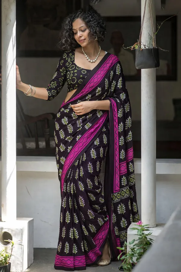 Leelavati_Printed_Floral_Print_Geometric_Print_Blocked_Printed_Daily_Wear_Pure_Cotton_Saree_Brown