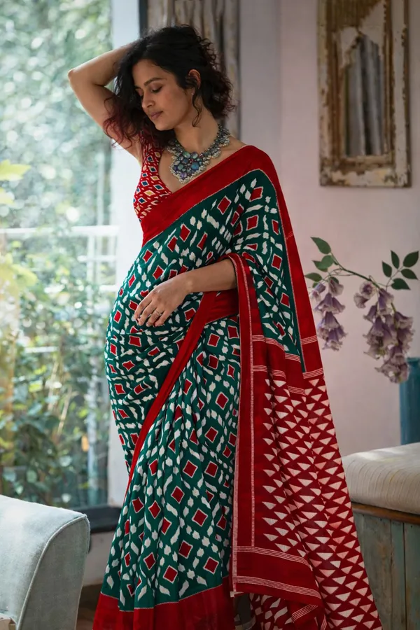 Leelavati_Printed_Floral_Print_Geometric_Print_Blocked_Printed_Daily_Wear_Pure_Cotton_Saree_Green