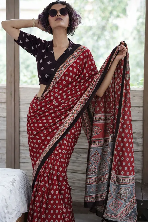 Leelavati_Printed_Floral_Print_Geometric_Print_Blocked_Printed_Daily_Wear_Pure_Cotton_Saree_Maroon