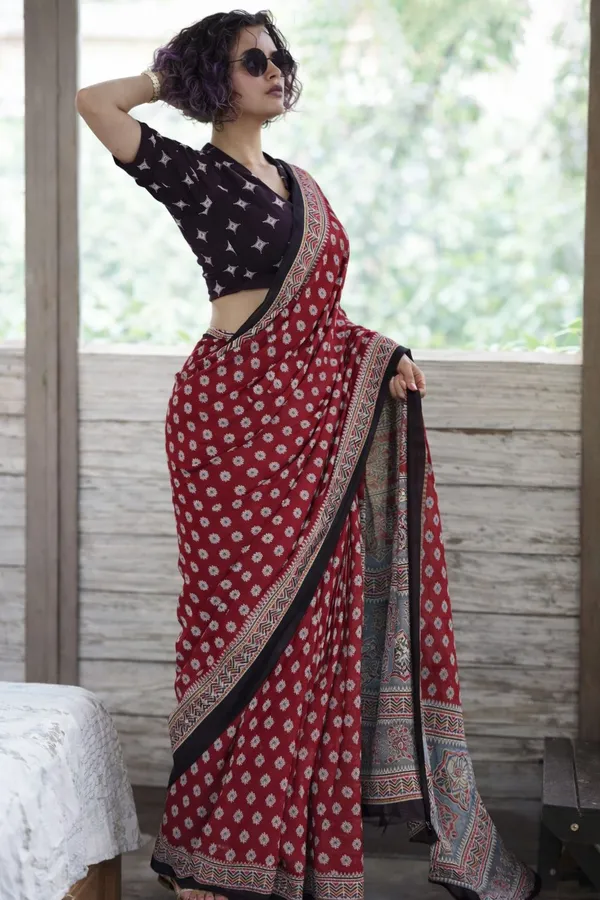 Leelavati_Printed_Floral_Print_Geometric_Print_Blocked_Printed_Daily_Wear_Pure_Cotton_Saree_Maroon