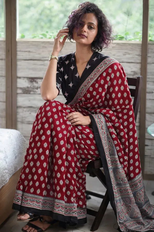 Leelavati_Printed_Floral_Print_Geometric_Print_Blocked_Printed_Daily_Wear_Pure_Cotton_Saree_Maroon