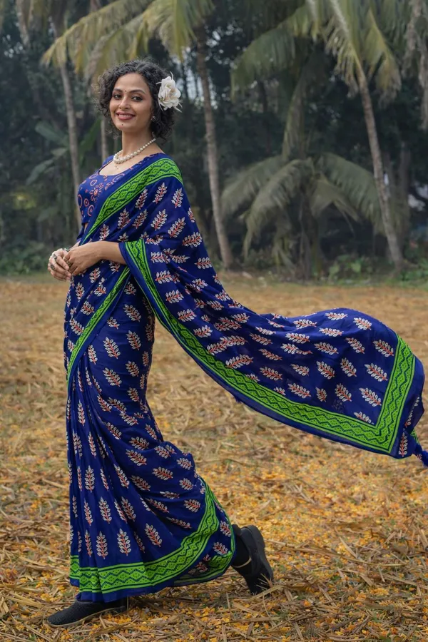 Leelavati_Printed_Floral_Print_Geometric_Print_Blocked_Printed_Daily_Wear_Pure_Cotton_Saree_Blue