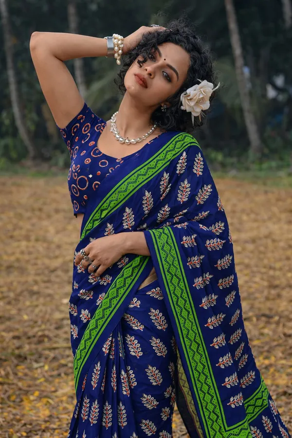 Leelavati_Printed_Floral_Print_Geometric_Print_Blocked_Printed_Daily_Wear_Pure_Cotton_Saree_Blue