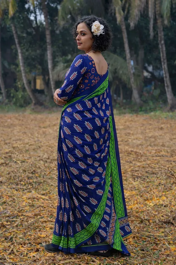 Leelavati_Printed_Floral_Print_Geometric_Print_Blocked_Printed_Daily_Wear_Pure_Cotton_Saree_Blue