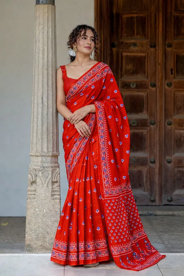 Leelavati_Printed_Floral_Print_Geometric_Print_Blocked_Printed_Daily_Wear_Pure_Cotton_Saree_Red