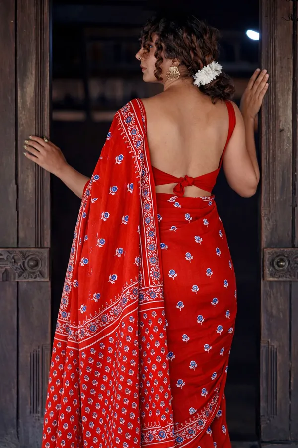 Leelavati_Printed_Floral_Print_Geometric_Print_Blocked_Printed_Daily_Wear_Pure_Cotton_Saree_Red