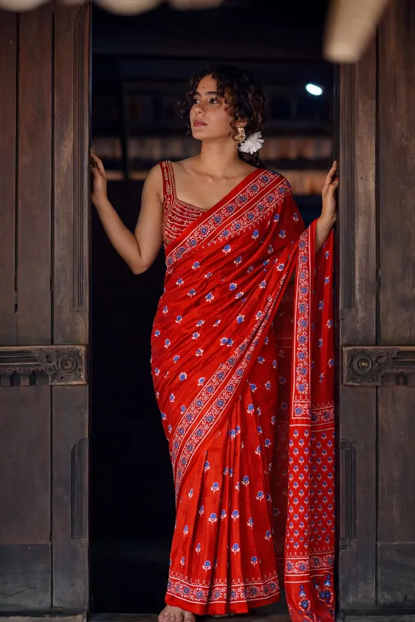 Leelavati_Printed_Floral_Print_Geometric_Print_Blocked_Printed_Daily_Wear_Pure_Cotton_Saree_Red