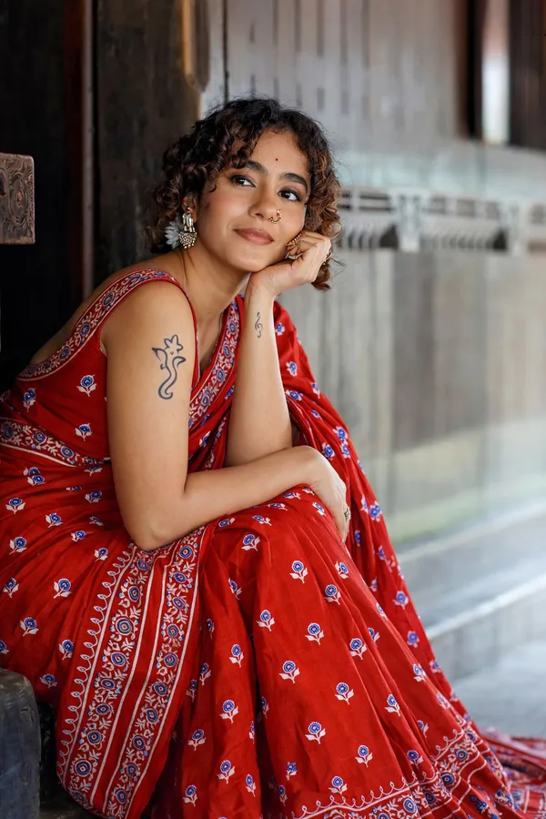 Leelavati_Printed_Floral_Print_Geometric_Print_Blocked_Printed_Daily_Wear_Pure_Cotton_Saree_Red