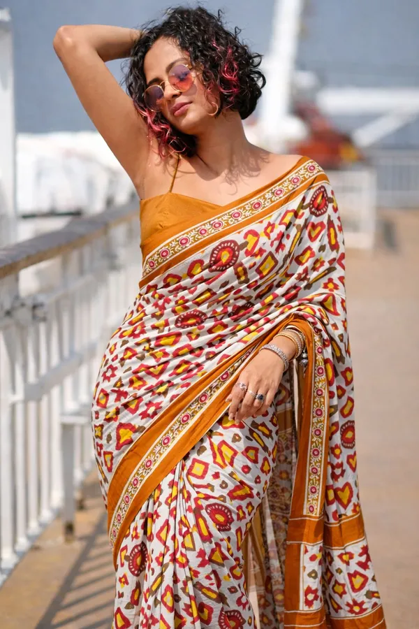 Leelavati_Printed_Floral_Print_Geometric_Print_Blocked_Printed_Daily_Wear_Pure_Cotton_Saree_Mustard