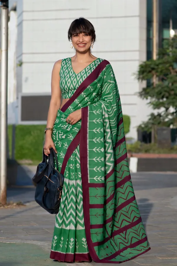 Leelavati_Printed_Floral_Print_Geometric_Print_Blocked_Printed_Daily_Wear_Pure_Cotton_Saree_Dark_Green