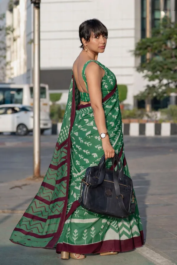 Leelavati_Printed_Floral_Print_Geometric_Print_Blocked_Printed_Daily_Wear_Pure_Cotton_Saree_Dark_Green