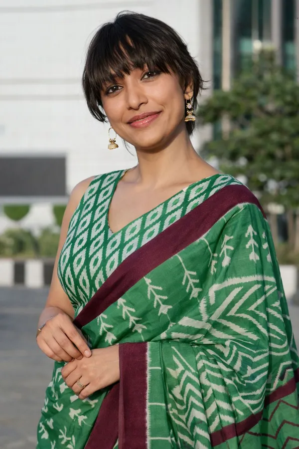 Leelavati_Printed_Floral_Print_Geometric_Print_Blocked_Printed_Daily_Wear_Pure_Cotton_Saree_Dark_Green