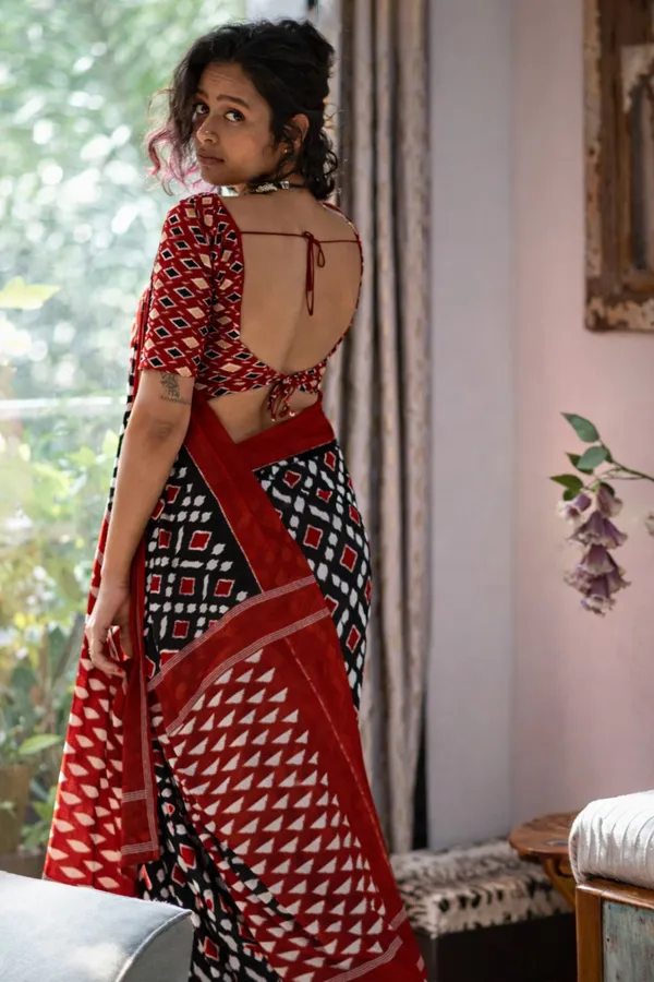 Leelavati_Printed_Floral_Print_Geometric_Print_Blocked_Printed_Daily_Wear_Pure_Cotton_Saree_Black