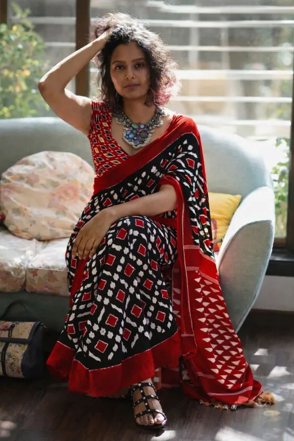 Leelavati_Printed_Floral_Print_Geometric_Print_Blocked_Printed_Daily_Wear_Pure_Cotton_Saree_Black