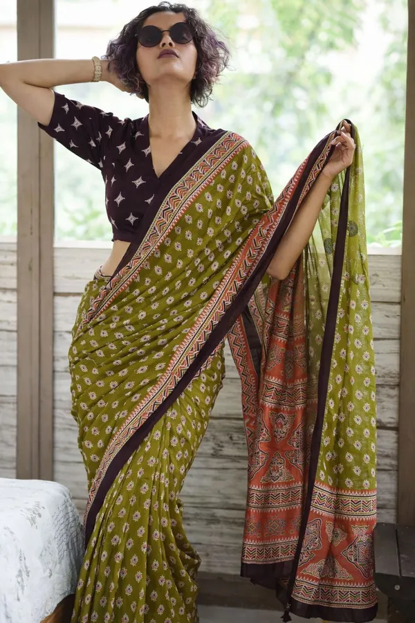 Leelavati_Printed_Floral_Print_Geometric_Print_Blocked_Printed_Daily_Wear_Pure_Cotton_Saree_Green