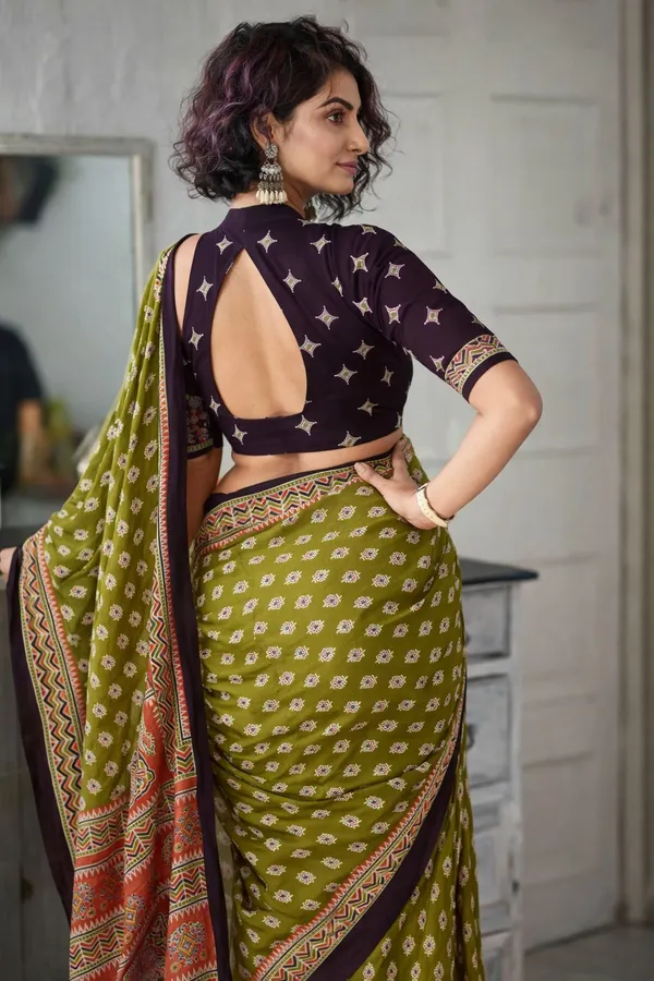 Leelavati_Printed_Floral_Print_Geometric_Print_Blocked_Printed_Daily_Wear_Pure_Cotton_Saree_Green